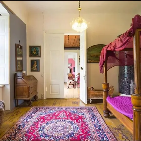 Bed and Breakfast Moeis *