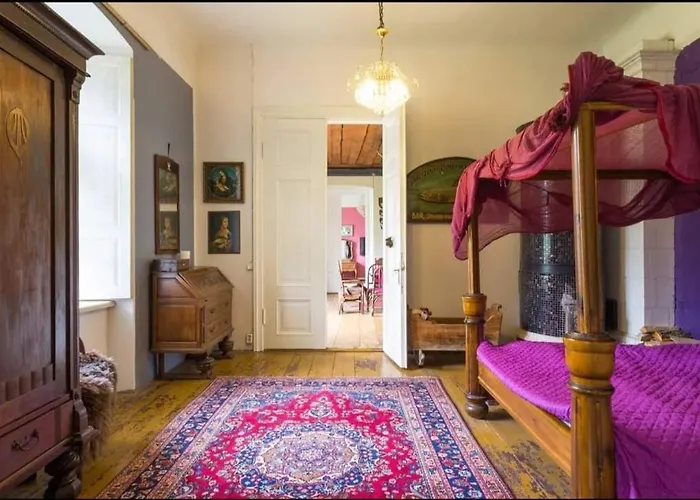 Bed & Breakfast Moeis *